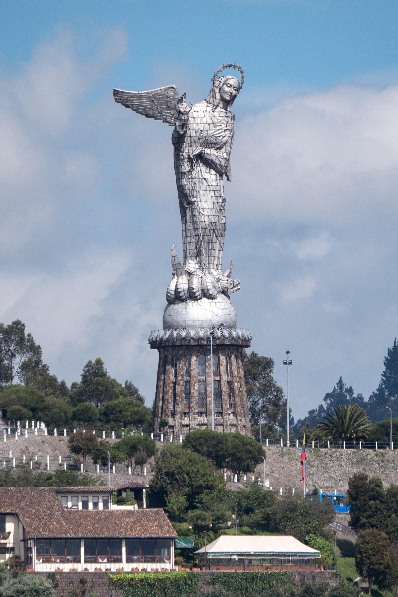 Panecillo statue overlooking Quito